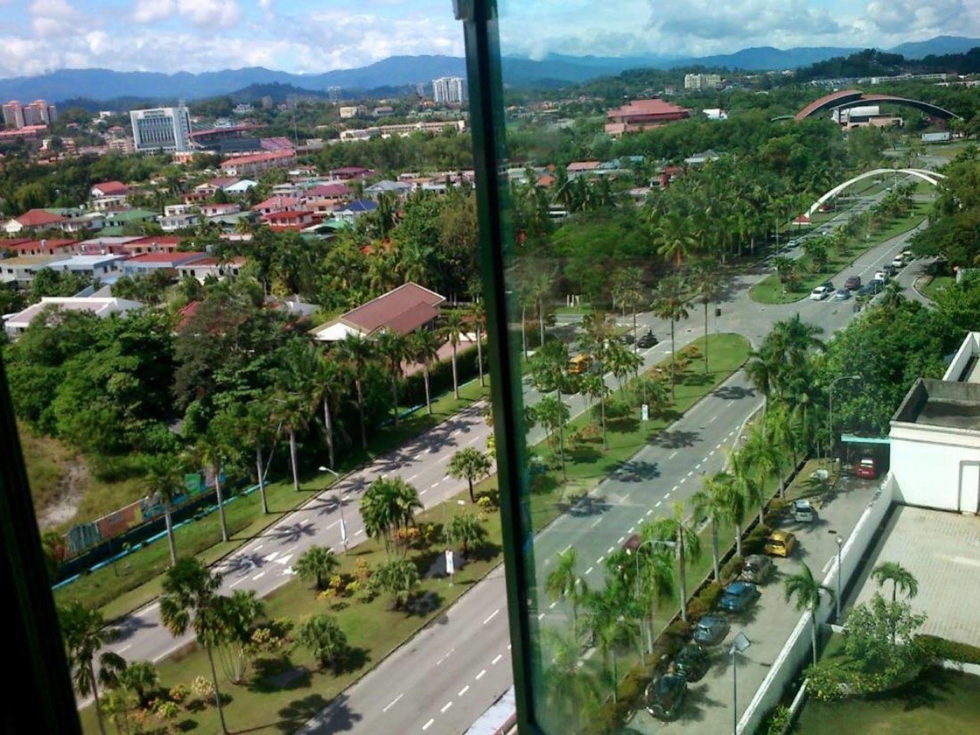 Likas Square Apartment Hotel Kota Kinabalu Exterior photo