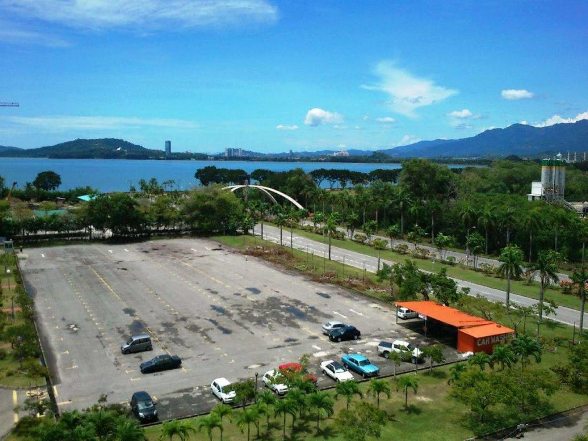 Likas Square Apartment Hotel Kota Kinabalu Exterior photo