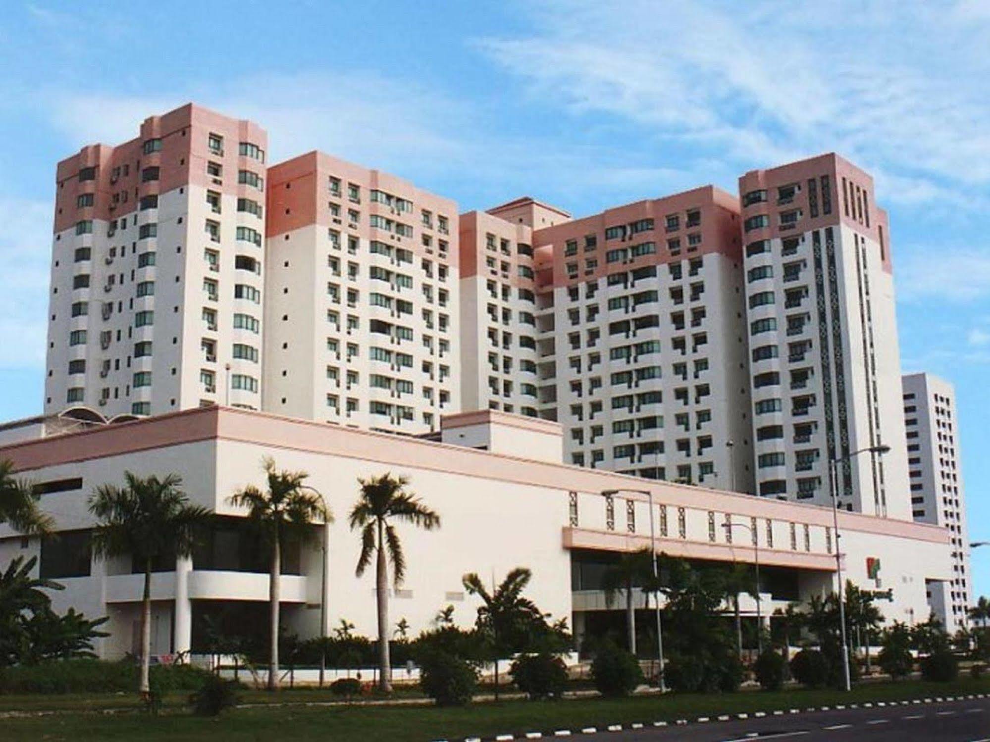 Likas Square Apartment Hotel Kota Kinabalu Exterior photo