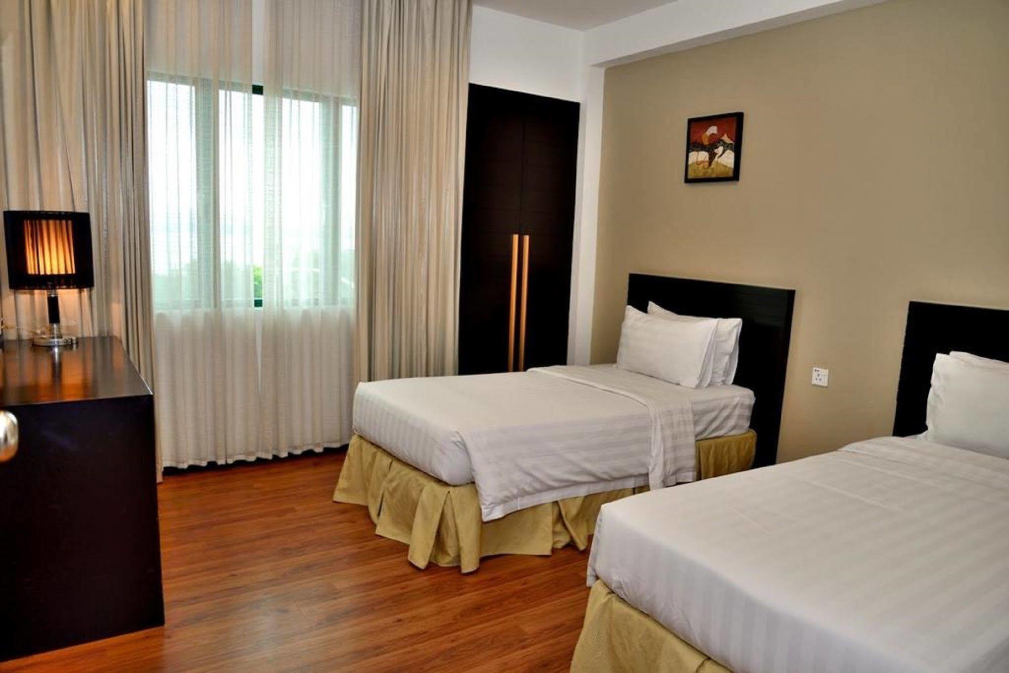 Likas Square Apartment Hotel Kota Kinabalu Exterior photo